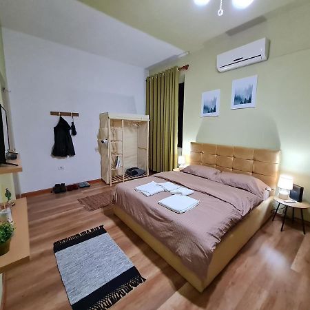 Ex-Block District Charming Studio Apartment With Treeish Sorrounding View! Tirana Exterior foto